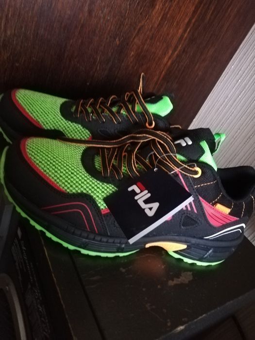 Продам кроссовки 38