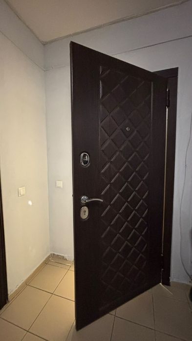 Продам квартиру 2 хкомнатную