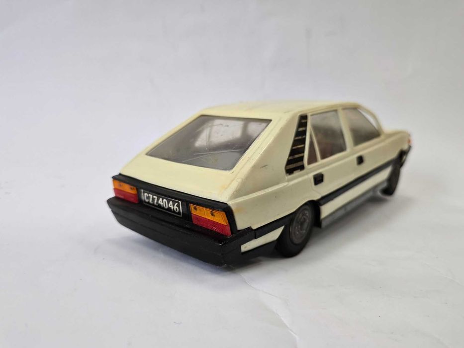 Стара количка играчка Полонез