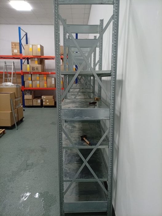 Rafturi metalice pentru depozitare manuala și arhiva