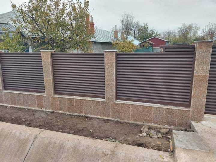 Garduri si porti din panou stil jaluzele, sipca metalica, tabla cutata