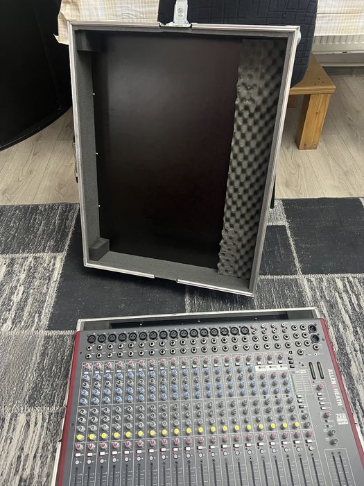 Vand mixer audio  profesional Allen&Heath Zed 22 FX