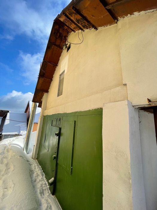 Vând cabană  P+1+beci, 2 băi, terasă, centrală pe lemne – 100.000€