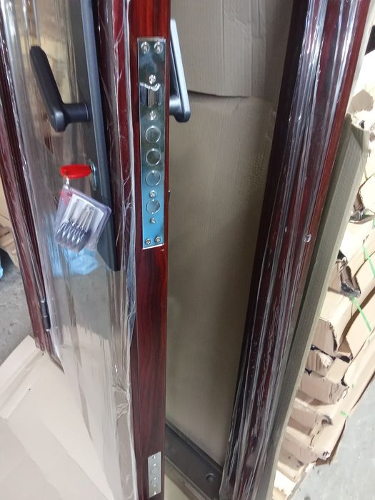 Метални врати .нови  205/90 на склад 140 евро ,възможностза доставка