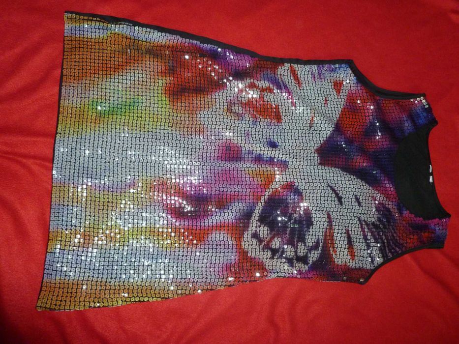 Л бляскава туника с пайети