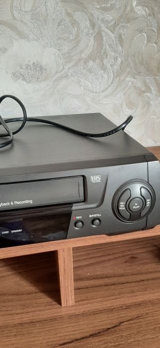 Видеомагнитофон LG BL152W