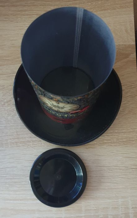 Продам сувенирные шляпки,,пластиковые.