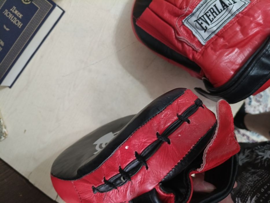 Лапы боксерские срочно