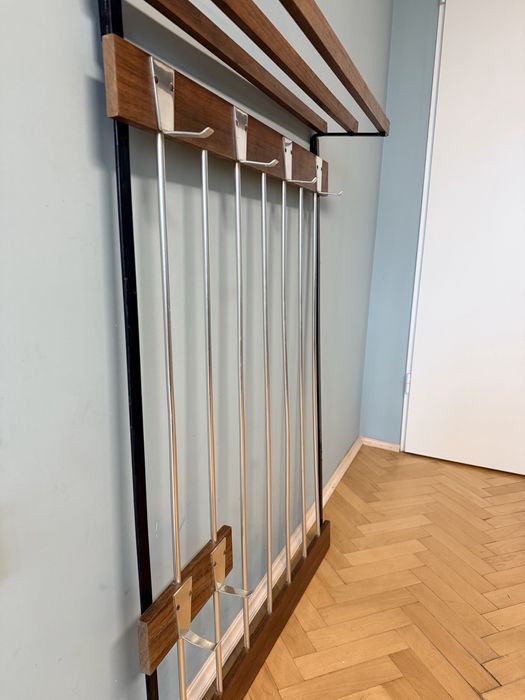 Стенна закачалка / 60-те