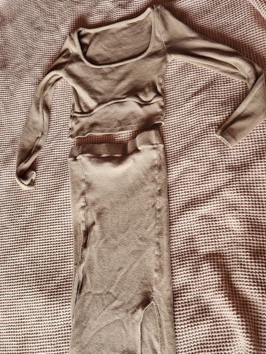 Дамски комплект от пола и блуза