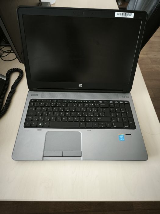 Продавам запазен Лаптоп HP