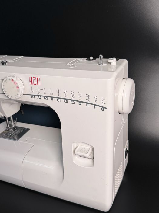 Швейная машинка Janome RE-1706
