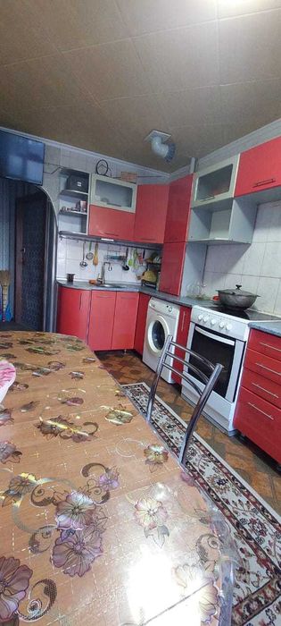 4 комнатная / на 8 микрорайоне