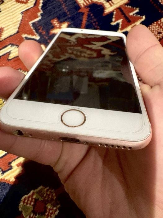 Продавам iphone 6s 32GB в много добро състояние.