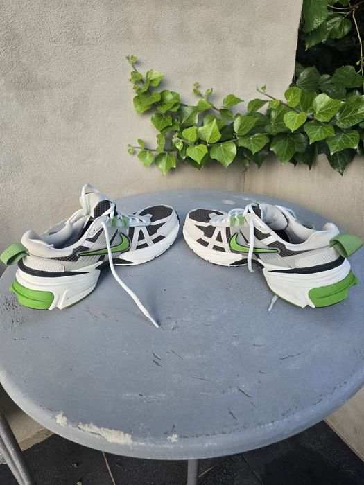 Обувки  Nike V2K