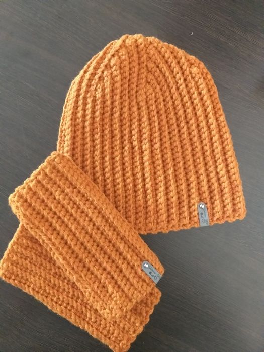 Вязанные головные уборы ручной работы и аксессуары