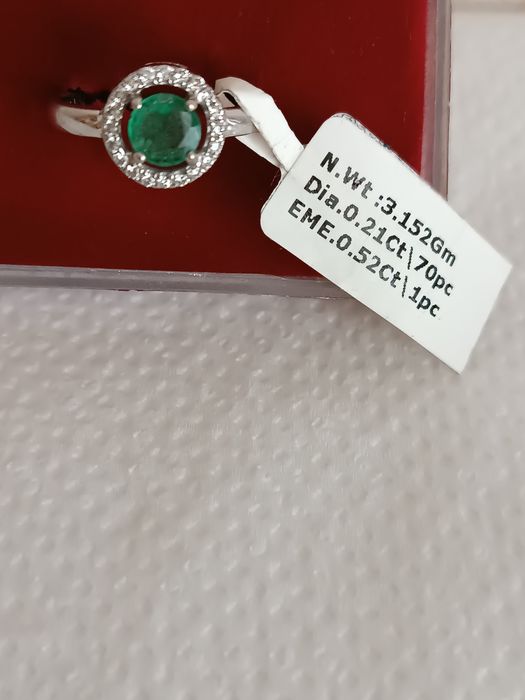 продам золотое ,18к.  белого золота кольцо. для статусной женщины.