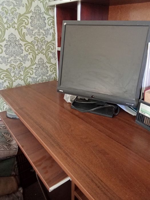 Компьютерный стол срочно продам