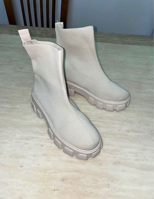 Боти chelsea 37.5 нови