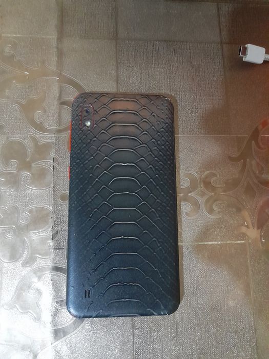 Galaxiy Samsung A 10 xotira 32 xolati yaxshi