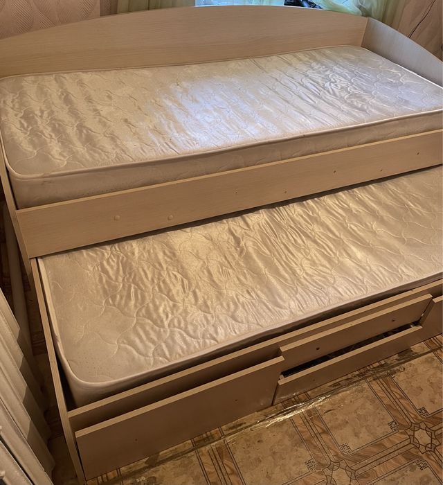 Двухярусный кровать