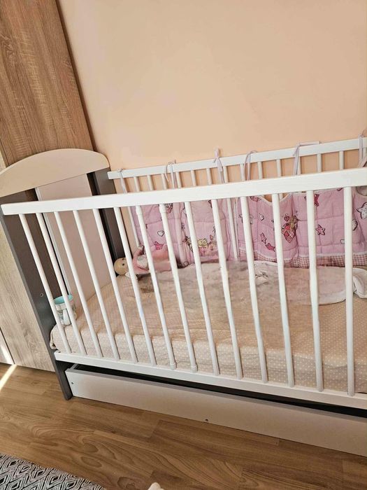 Дървена бебешка кошара