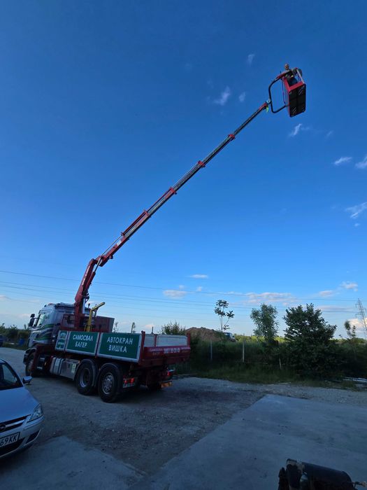 Транспортни услуги с камион с кран и кош за вишка.