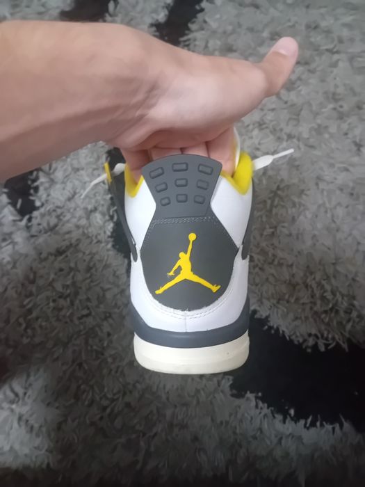 Jordan 4 "Sulfur"