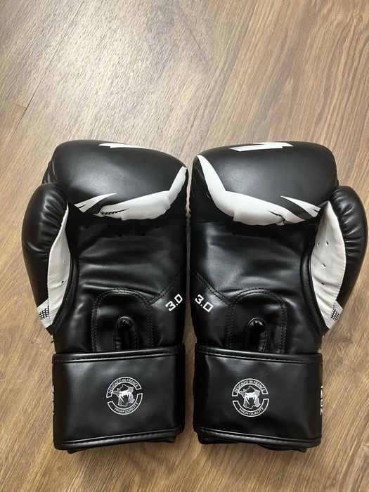 Manusi box Venum Challenger 3.0 12oz