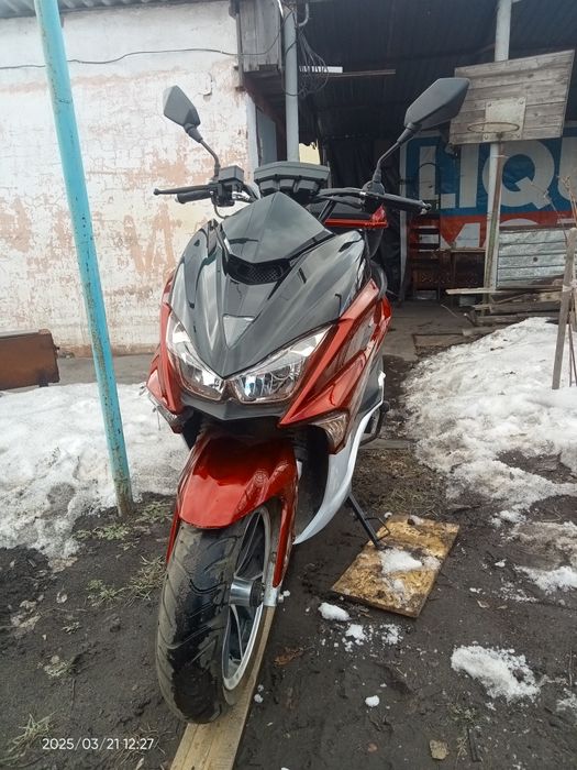 Продам скутер 150 кубов