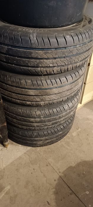 Продам резину летнюю 15 на дисках.