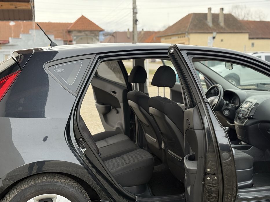 Hyundai I30 1.4 105 CP 11/2010 SE POATE IN RATE