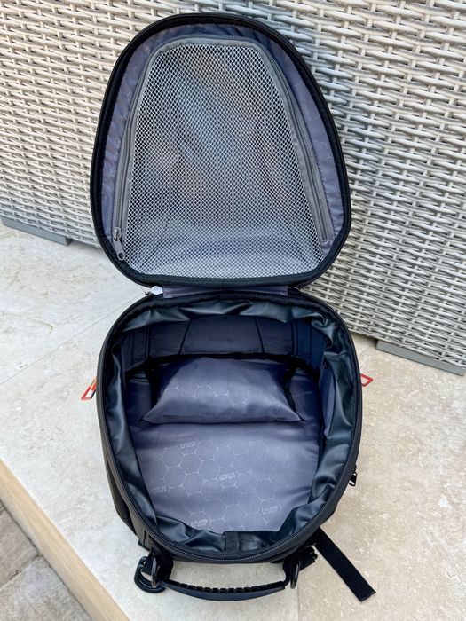 Givi ST607+ Seat Bag – NOUĂ – 22/26L – Extensibilă – Universală