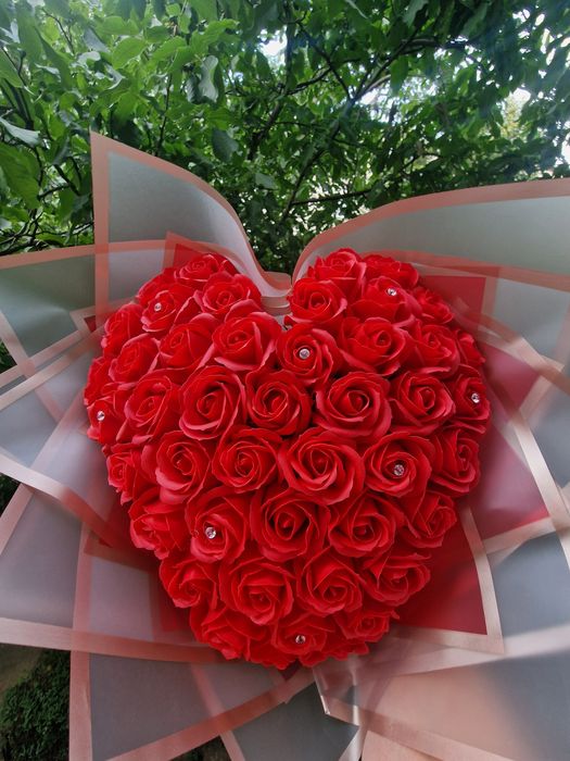 Cadou buchet sub forma de inima din trandafiri de sapun
