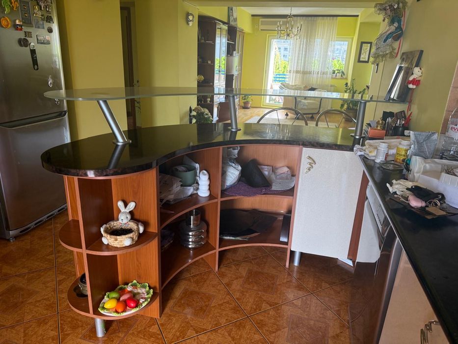 Bucatarie si bar