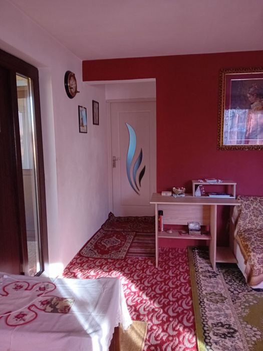 Casă locuibilă cu curte plus teren arabil