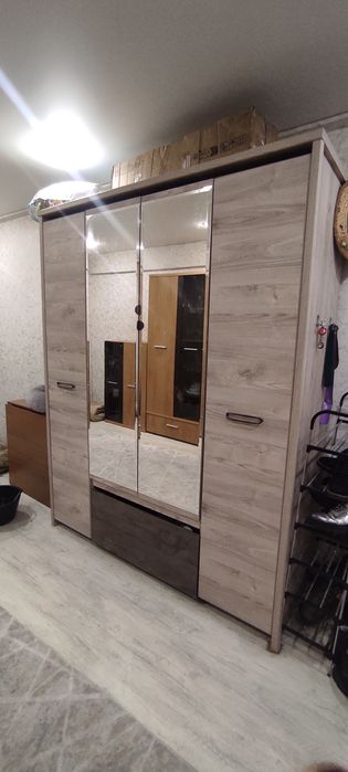 Шкаф срочно продам