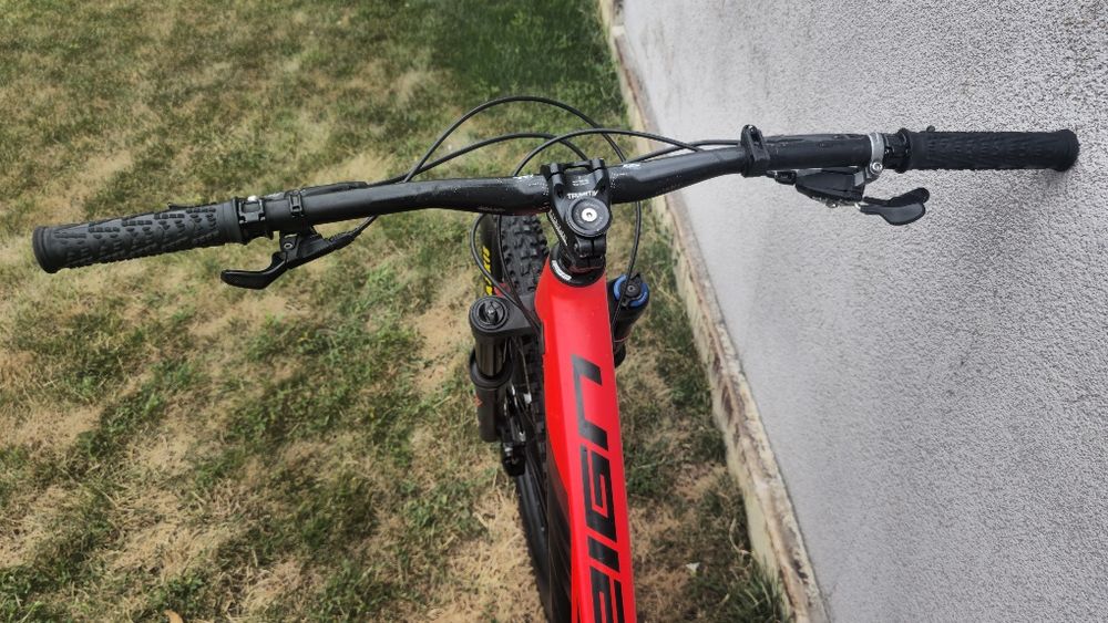 Giant Reign 2 (Model 2021) – Mărime M – Roți 27.5" – Echipare Stock