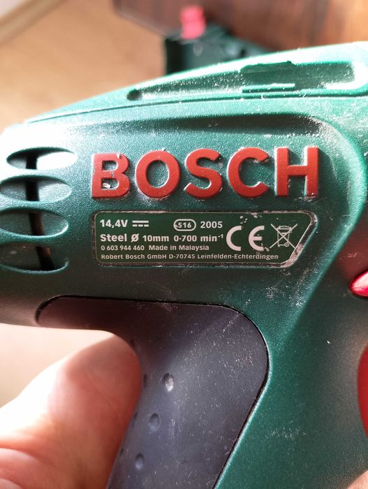 Акумулаторен винтоверт на Бош bosch с две батерии и куфар