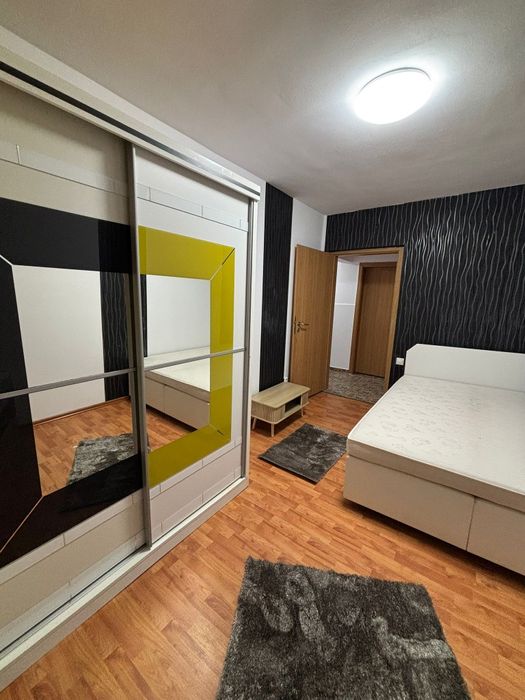 Închiriez apartament 3 camere