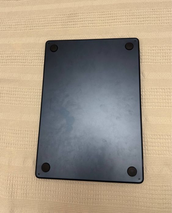 Продам MacBook Air M2 8/512