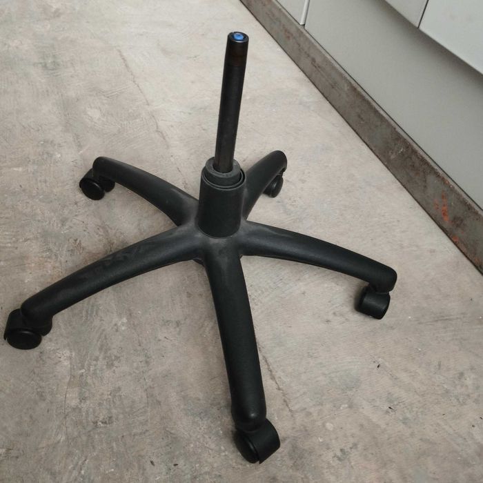 Кръстачка за офис стол