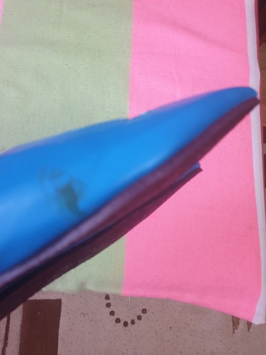 Papuci din piele naturala.