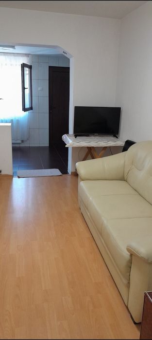 Dau în chirie apartament cu o cameră