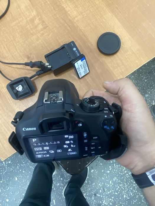 Fotoaparat Canon sotiladi