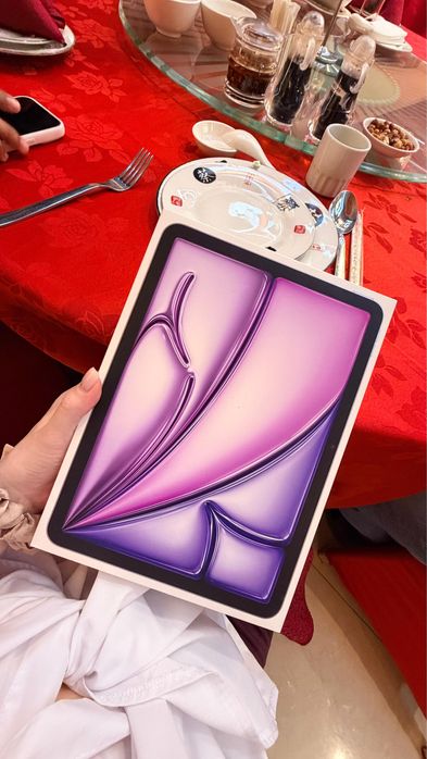 Ipad air 11” 256 purple