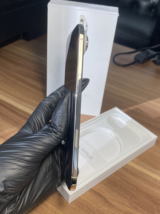 iPhone Air• 256 GB • Light Gold