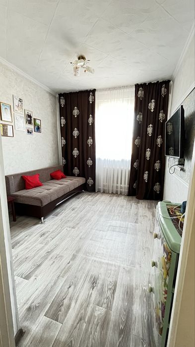 Отдам даром диван срочнл
