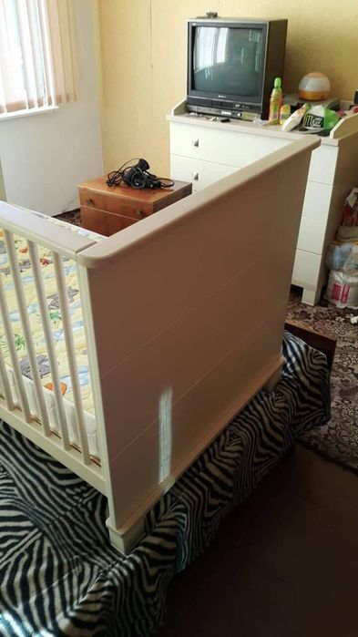 Много запазено детско легло