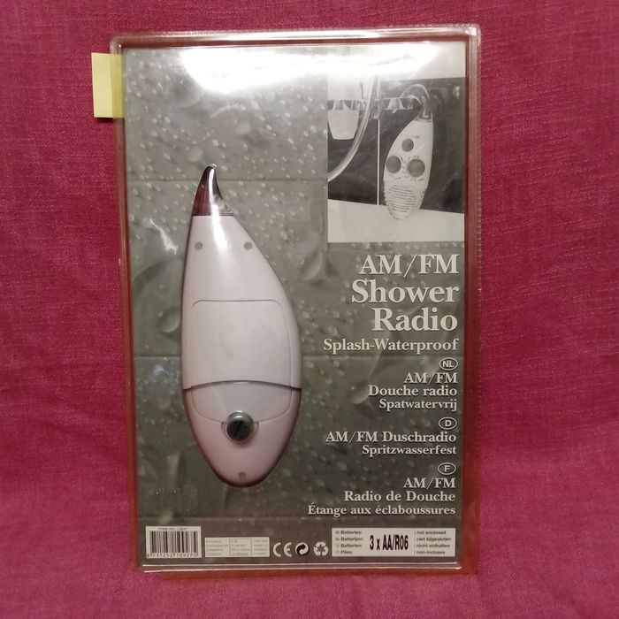 Radio special pentru cabina de duș.